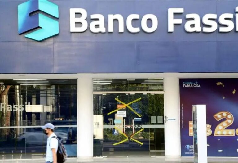 Cinco exdirectores y un exsíndico del Banco Fassil son condenados a tres años de prisión Cinco exdirectores y un exsíndico del Banco Fassil son condenados a tres años de prisión
