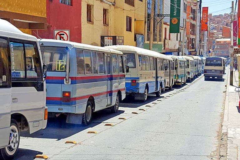 «EL SINDICATO DE MICROS SUSPENDE SERVICIO EN SUCRE POR ATROPELLOS DE LA ALCALDÍA Y NEGATIVA AL INCREMENTO DE PASAJES»