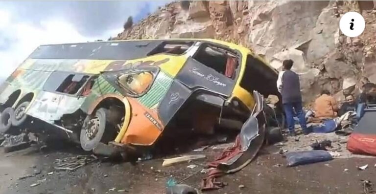 Al menos 13 fallecidos y unos 20 heridos deja el choque de un bus en la ruta Potosí – Sucre Al menos 13 fallecidos y unos 20 heridos deja el choque de un bus en la ruta Potosí – Sucre