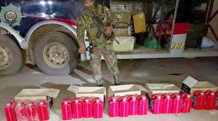 Hallan 21 kilos de marihuana camuflados en bidones de aceite