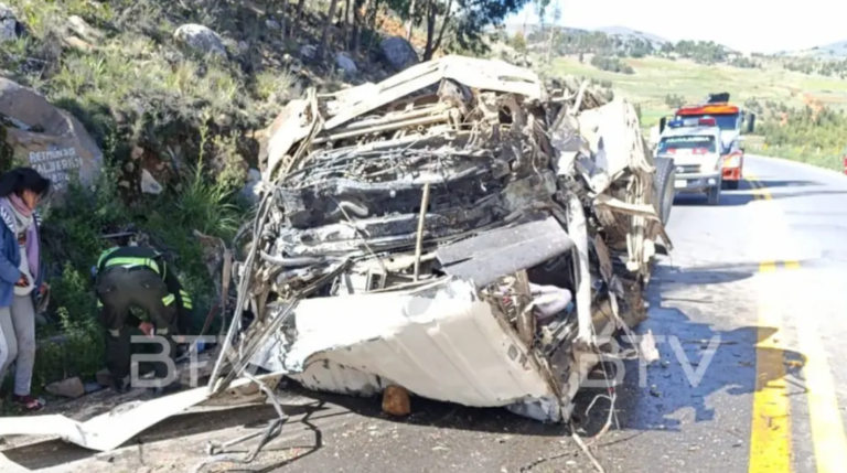 Colisión múltiple en ruta a Sacaba deja dos fallecidos Colisión múltiple en ruta a Sacaba deja dos fallecidos