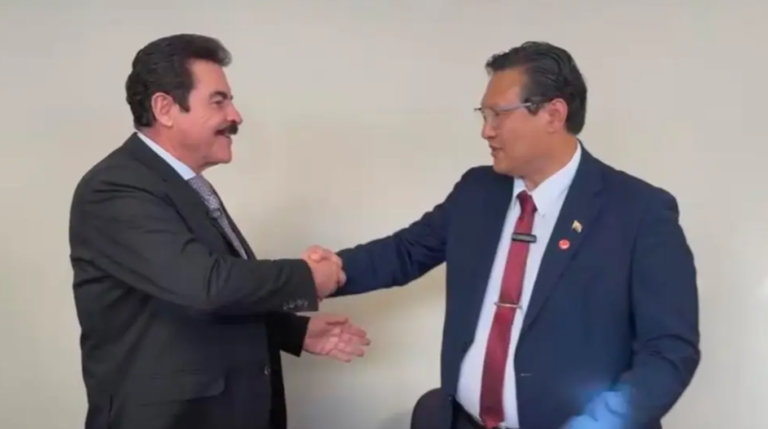 Manfred y Chi sellan alianza; realizarán encuesta para definir al candidato