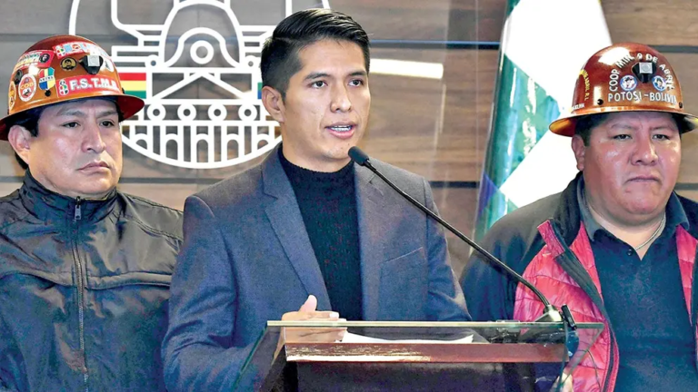 Arcistas piden a Andrónico ponerse fuerte y hacer prevalecer «su derecho» a ser candidato