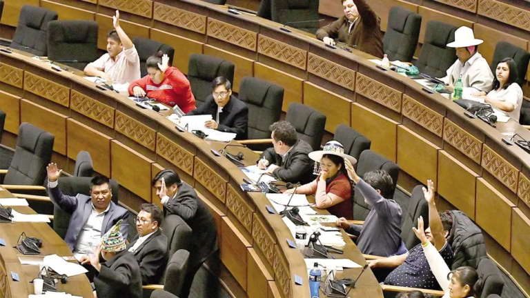 Diputados inicia su sesión para tratar cuatro créditos y leyes electorales