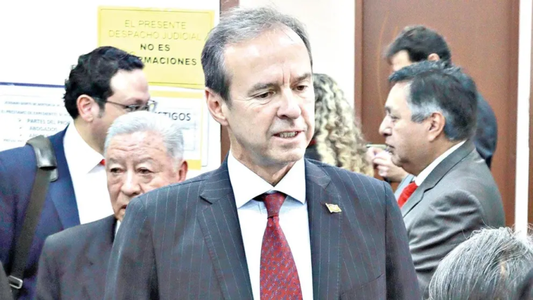 Tuto da revés al bloque mientras la oposición intenta rearmar la unidad
