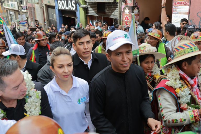 Mariana Prado confirma negociaciones con UCS para viabilizar la candidatura de Andrónico Mariana Prado confirma negociaciones con UCS para viabilizar la candidatura de Andrónico