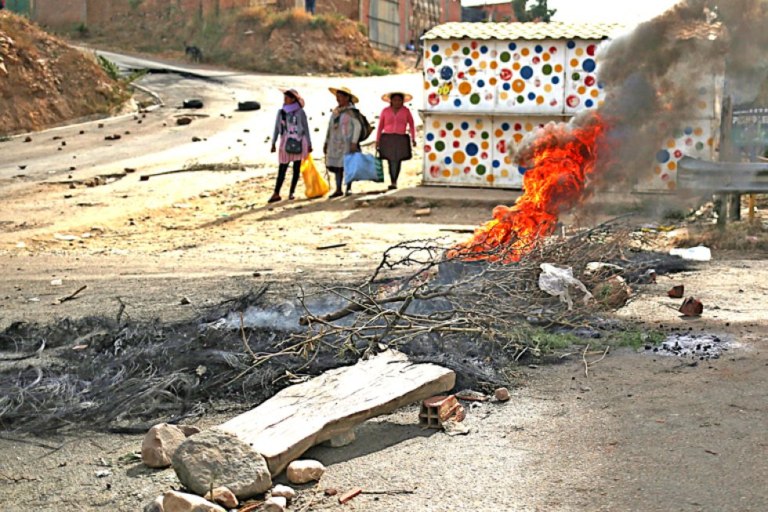 Cochabamba sigue bloqueada pese a la “pausa humanitaria”
