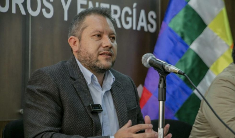 Litio: Ministro ve “totalmente politizado” el tratamiento de contratos y acusa a legisladores de desinformar Litio: Ministro ve “totalmente politizado” el tratamiento de contratos y acusa a legisladores de desinformar