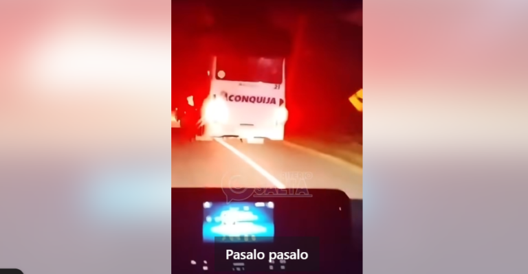 Colectivo «fantasma» aparce en una ruta de Salta Argentina Colectivo «fantasma» aparce en una ruta de Salta Argentina