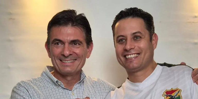 Periodistas empujados y golpeados por seguidores de Lara: «solo me acerqué a preguntar si firmaría acuerdo del TSE» Periodistas empujados y golpeados por seguidores de Lara: «solo me acerqué a preguntar si firmaría acuerdo del TSE»