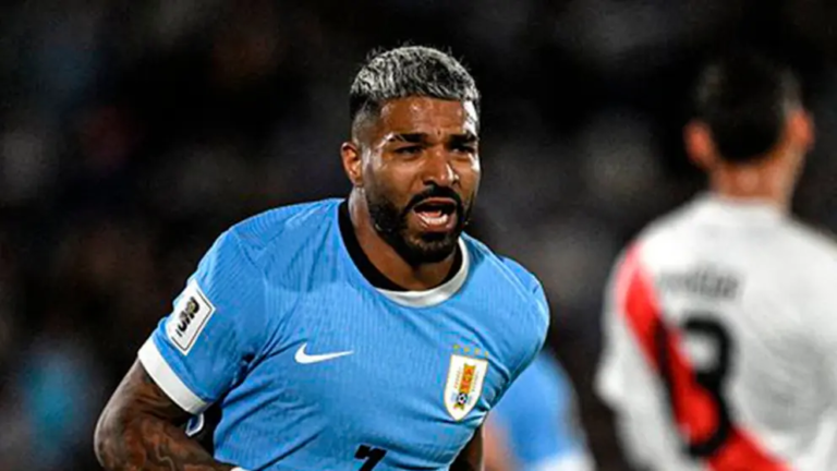 Uruguay vence sin problemas a Perú (3-0)