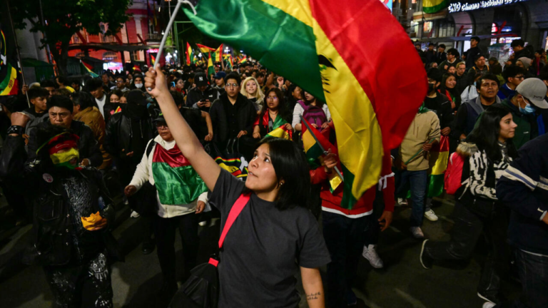 Balotaje en Bolivia: celebraciones, denuncias de ‘fraude’ y protestas en tres departamentos Balotaje en Bolivia: celebraciones, denuncias de ‘fraude’ y protestas en tres departamentos