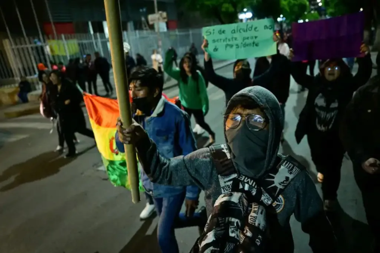 ‘Fraude’: grupos no aceptan derrota de Quiroga y protestan en 3 ciudades ‘Fraude’: grupos no aceptan derrota de Quiroga y protestan en 3 ciudades
