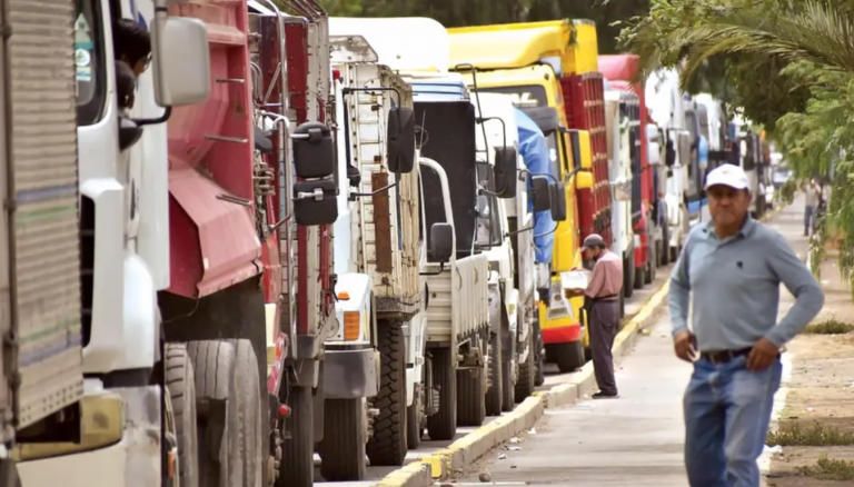 Por falta de divisas, YPFB abastecerá solo el 70% u 80% del combustible esta semana