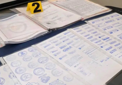 Desarticulan red que falsificaba documentos en DDRR en Oruro