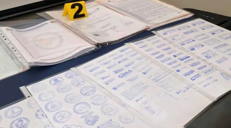 Desarticulan red que falsificaba documentos en DDRR en Oruro