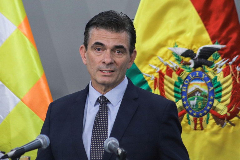 GOBIERNO ANUNCIA REDUCCIÓN DEL 30% DEL GASTO PÚBLICO Y LA ABROGACIÓN DE CUATRO IMPUESTOS