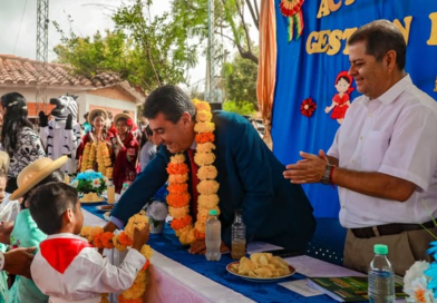 «PRIMERO LA EDUCACIÓN» INICIO DEL AÑO ESCOLAR EN TARIJA SE DIO CON ENTREGA DE MATERIAL, MOBILIARIO Y GARANTÍA DEL DESAYUNO ESCOLAR