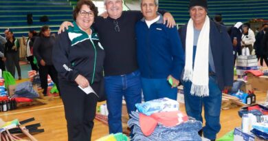 ALCALDÍA ENTREGA MATERIAL DE ESCRITORIO A UNIDADES EDUCATIVAS EN YACUIBA