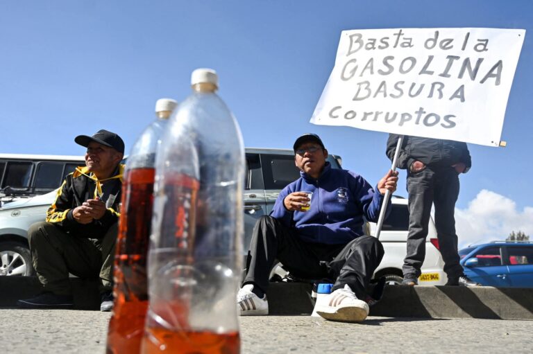 «YA NO QUEREMOS PROMESAS QUEREMOS SOLUCIONES «YA NO QUEREMOS PROMESAS QUEREMOS SOLUCIONES