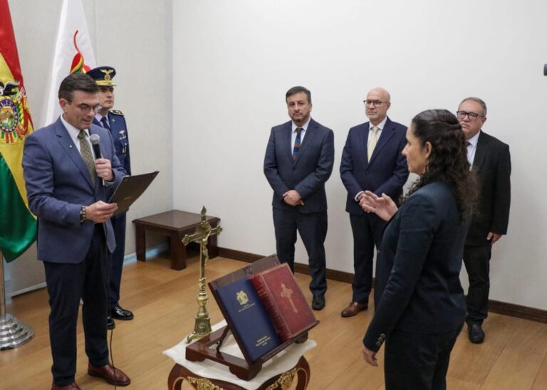 RENUNCIA&nbsp; IRREVOCABLE DE LA PRESIDENTA DE YPFB