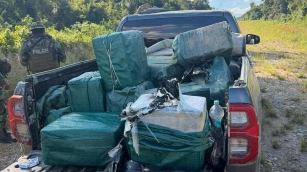 INCAUTAN AVIONETA, VEHÍCULOS Y DROGA EN OPERATIVO ANTINARCÓTICOS EN VILLA TUNARI.