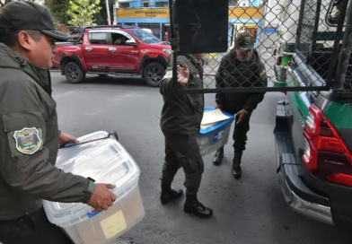 Colectan documentos, dispositivos y dinero de la casa de Luis Arce