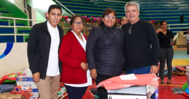 ALCALDÍA ENTREGA MATERIAL DE ESCRITORIO A UNIDADES EDUCATIVAS EN YACUIBA