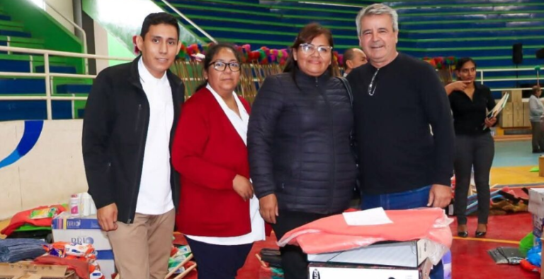 ALCALDÍA ENTREGA MATERIAL DE ESCRITORIO A UNIDADES EDUCATIVAS EN YACUIBA ALCALDÍA ENTREGA MATERIAL DE ESCRITORIO A UNIDADES EDUCATIVAS EN YACUIBA
