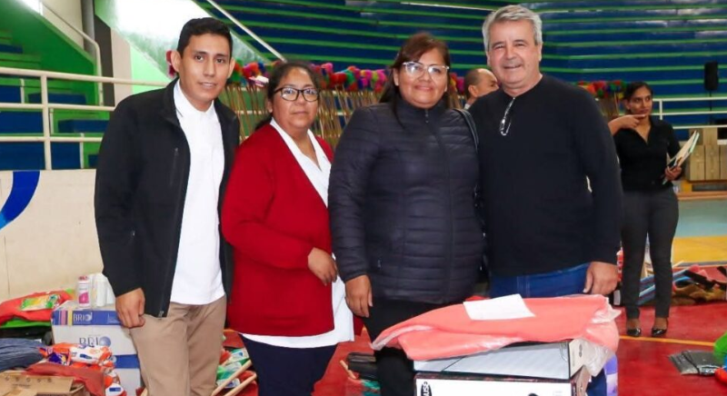 ALCALDÍA ENTREGA MATERIAL DE ESCRITORIO A UNIDADES EDUCATIVAS EN YACUIBA