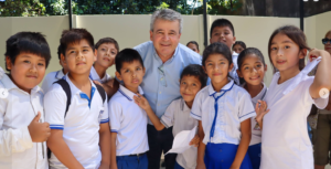 ALCALDE CARLOS BRÚ INICIA LA CONSTRUCCIÓN DEL COLISEO EN LA U.E. JUANA AZURDUY DE PADILLA ALCALDE CARLOS BRÚ INICIA LA CONSTRUCCIÓN DEL COLISEO EN LA U.E. JUANA AZURDUY DE PADILLA