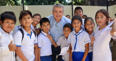 ALCALDE CARLOS BRÚ INICIA LA CONSTRUCCIÓN DEL COLISEO EN LA U.E. JUANA AZURDUY DE PADILLA