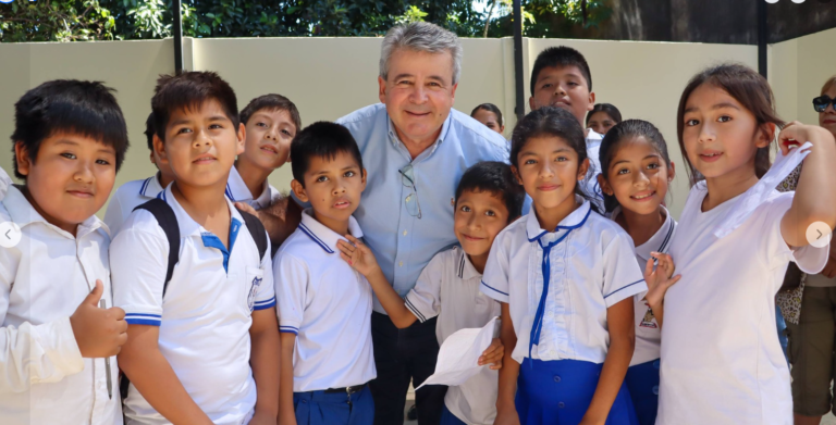 ALCALDE CARLOS BRÚ INICIA LA CONSTRUCCIÓN DEL COLISEO EN LA U.E. JUANA AZURDUY DE PADILLA ALCALDE CARLOS BRÚ INICIA LA CONSTRUCCIÓN DEL COLISEO EN LA U.E. JUANA AZURDUY DE PADILLA