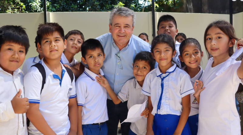ALCALDE CARLOS BRÚ INICIA LA CONSTRUCCIÓN DEL COLISEO EN LA U.E. JUANA AZURDUY DE PADILLA