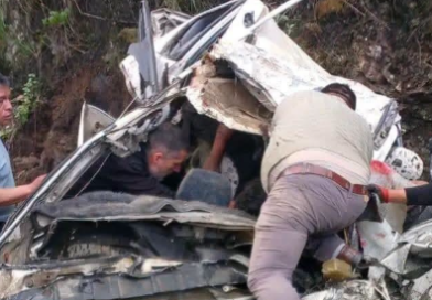 TRÁGICO ACCIDENTE EN LA RUTA A LOS YUNGAS DEJA AL MENOS DOS FALLECIDOS Y CUATRO HERIDOS