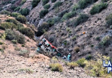 TRAGEDIA EN LA RUTA TARIJA–VILLAZÓN: BUS SE EMBARRANCA Y DEJA VÍCTIMAS