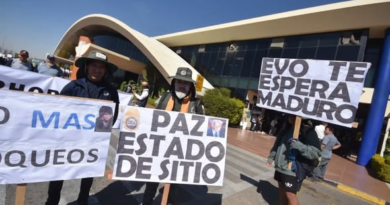 Desesperados por bloqueos, lecheros toman el Aeropuerto de Cochabamba y exigen medidas urgentes