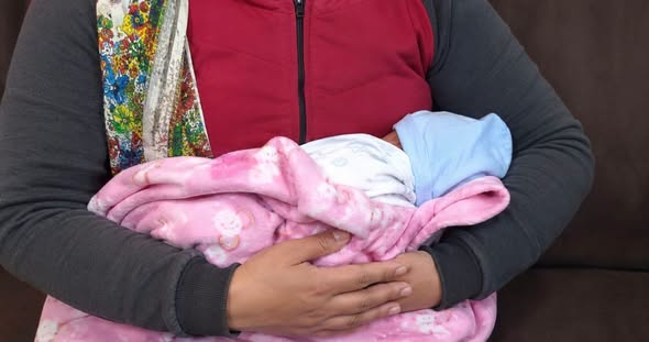 MADRE VENDIO A SU BEBÉ POR BS 150; LA MENOR MURIÓ DE FIEBRE.
