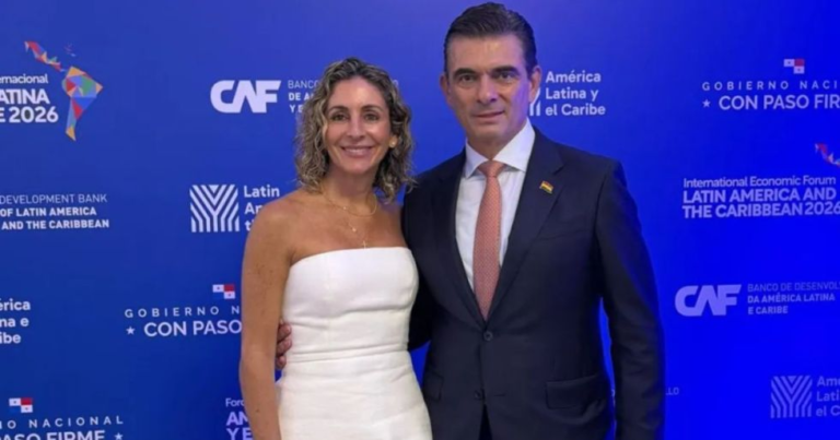 Denuncian en Santa Cruz a esposa del presidente Rodrigo Paz por presunto enriquecimiento ilΓcito Denuncian en Santa Cruz a esposa del presidente Rodrigo Paz por presunto enriquecimiento ilΓcito
