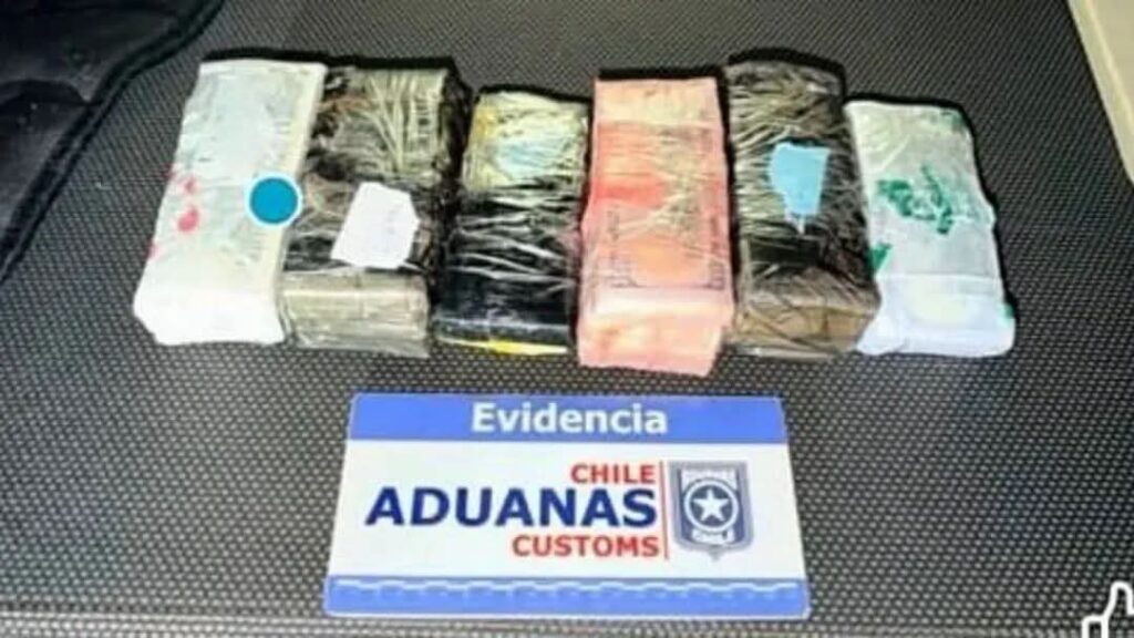 HALLAN MÁS DE $US 251.000 OCULTOS EN LA CABINA DE UN CAMIÓN BOLIVIANO QUE INGRESÓ A CHILE